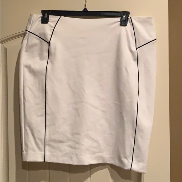 New York & Company Dresses & Skirts - Ivory Skirt New York & Company Dresses & Skirts - Ivory Skirt